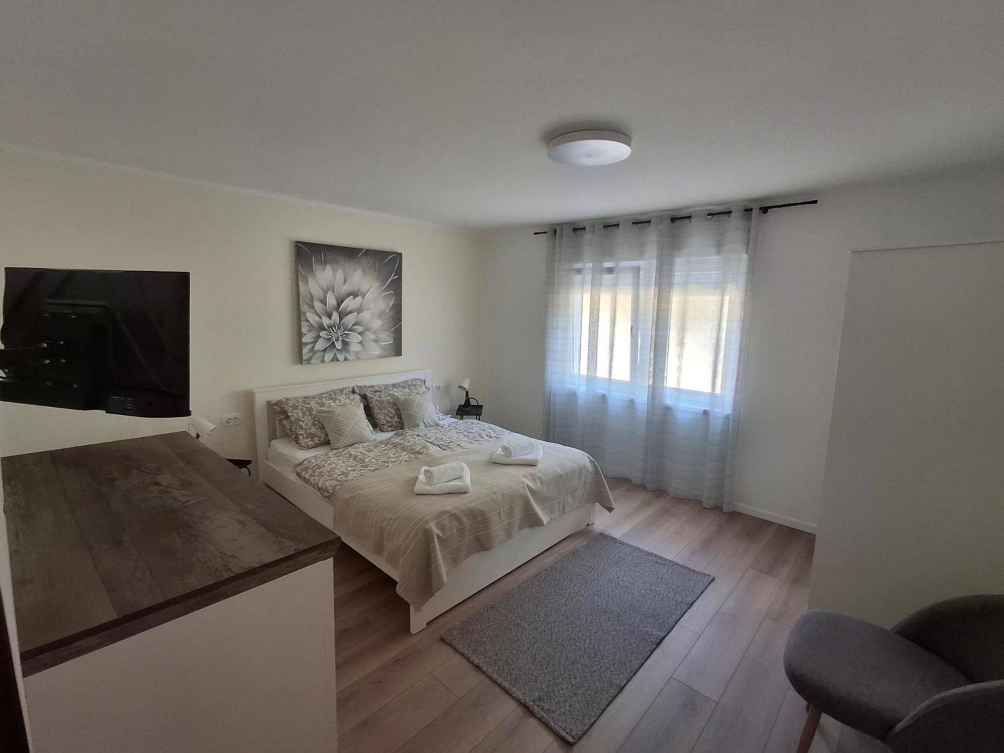 Apartmani Alma Pula Ngoại thất bức ảnh