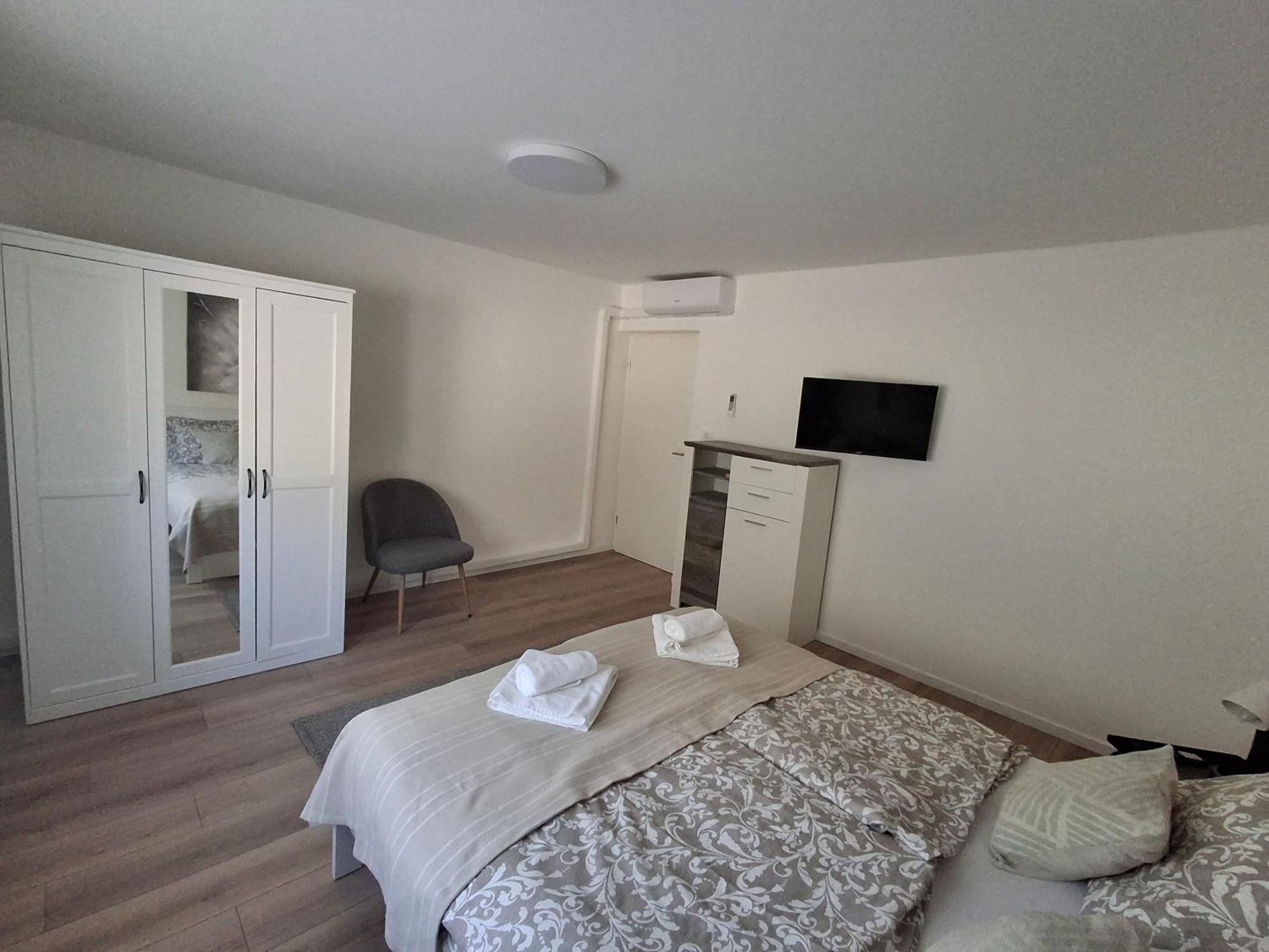 Apartmani Alma Pula Ngoại thất bức ảnh